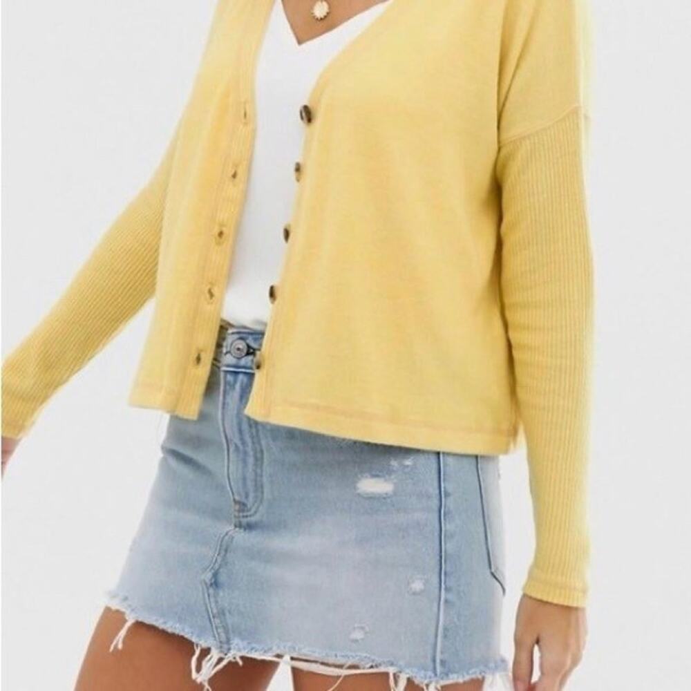 Abercrombie & Fitch Butter Yellow Button Up Cardigan Small Preppy Soft Minimal
